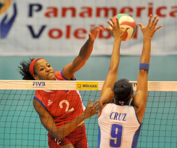 La opuesta Regla García se incluyó en el equipo ideal de la más reciente jornada en el voleibol peruano.