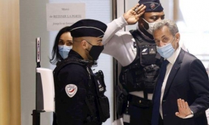 Expresidente francés Sarkozy es condenado a tres años por corrupción