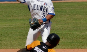 Beisbol serie 60 IND vs GTM 