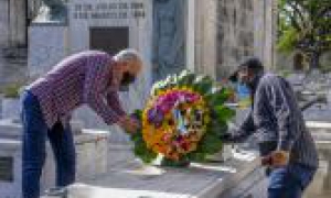 Ofrenda floral a la memoria de Juan Gualberto Gómez