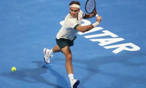 Federer regresó a la pista en Doha tras más de un año lejos de las competencias.
