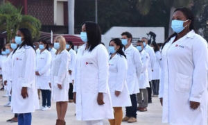 Partió hacia Qatar nueva brigada médica Henry Reeve para enfrentar a la COVID-19