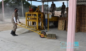 Vínculo universidad-industria permite iniciar fabricación de adocretos en Villa 