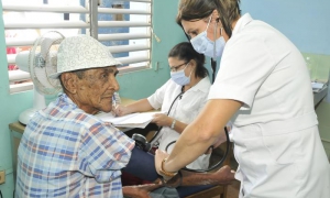 La mayoría de los pacientes graves, críticos y fallecidos en el país conrrespond