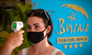 CUBA-HOLGUÃN-HOTEL BRISAS GUARDALAVACA CELEBRA ANIVERSARIO BAJO