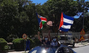 Una caravana de autos recorrió la capital de namibia