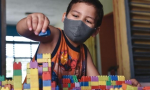 niños con nasobuco
