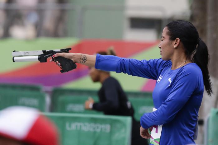 La pareja de Leidy Laura Moya y José Figueroa compiten en la modalidad de mixto del Pentatlón Moderno, realizada en la Escuela Militar de Chorrillos durante la realización de los XVIII Juegos Panamericanos de Lima, Perú, el 30 de julio de 2019.  Foto Roberto Morejón, Periódico Jit, INDER.