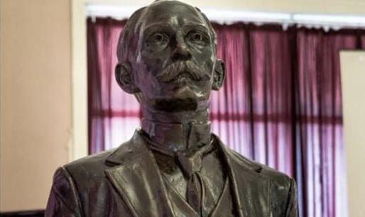 Obra de José Martí, del escultor José Villa Soberón en el Aula Magna del ISA por el 8vo. Congreso del PCC