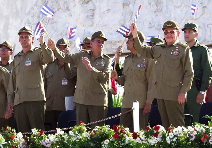 Aniversario 45 del Ejercito oriental. Raul. Miguel Diaz Canel.
(45 aniversario EO-06)
Foto: Juan Pablo Carreras
Raul1104