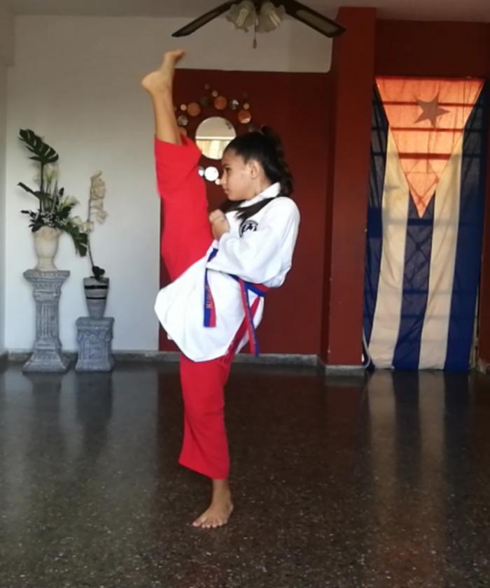 Andrea Herrera ganó su presea 17 en campeonatos virtuales de Poomsae. 
