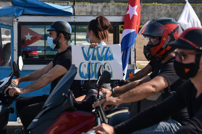Caravana contra el bloqueo en Villa Clara