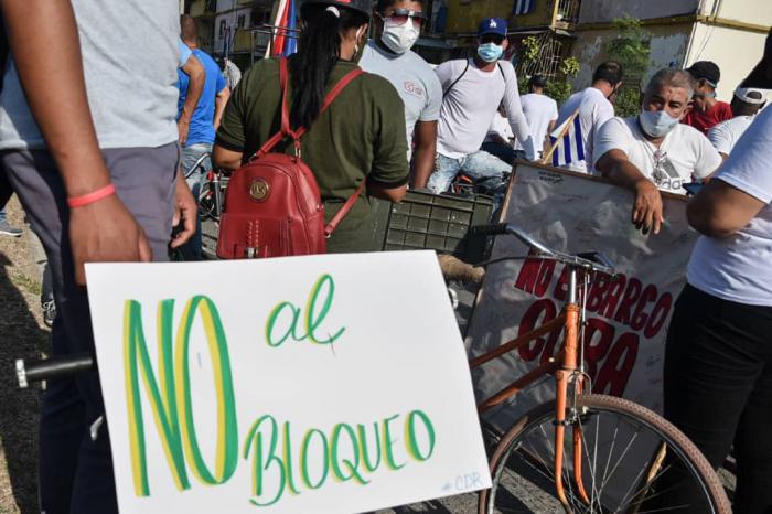 Caravana contra el bloqueo en Villa Clara