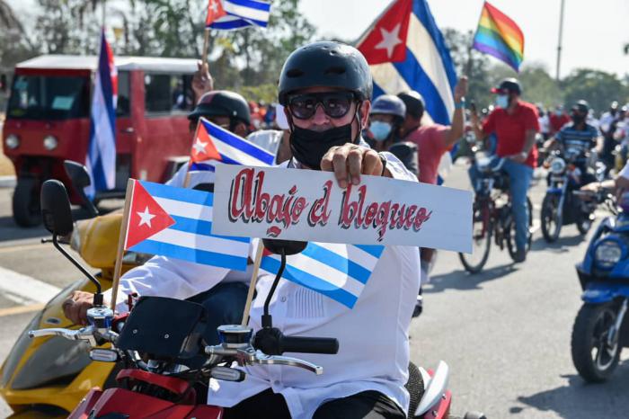 Caravana contra el bloqueo en Villa Clara