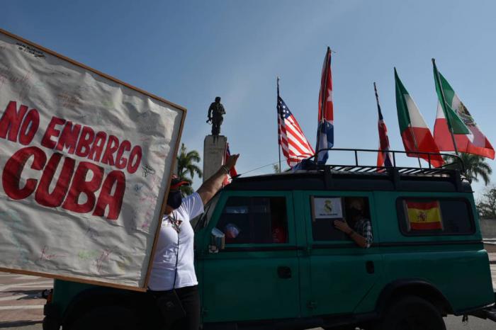 Caravana contra el bloqueo en Villa Clara