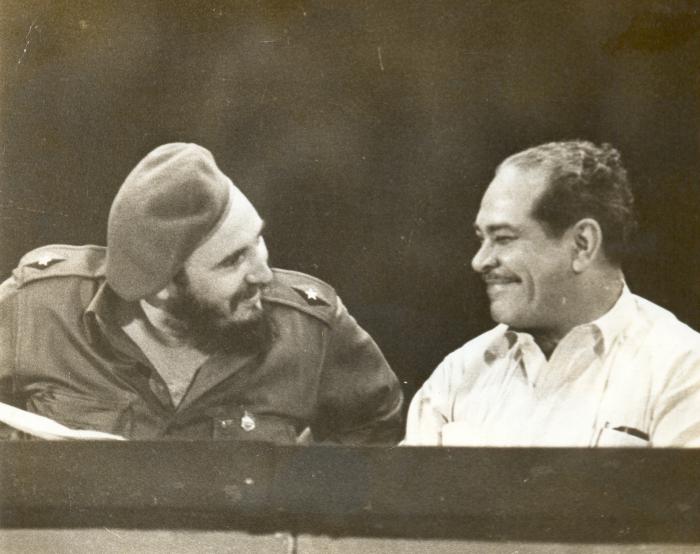 	
Blas Roca Calderío con Fidel Castro, en un acto efectuado en 1961 Fotocopia 06/05/1987 Publicada: 24/07/2008 Fid18449