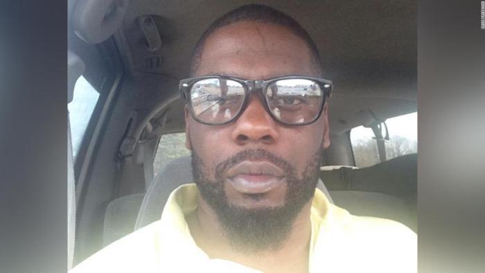 Andrew Brown de 42 años recibió varios disparos por parte de los agentes policiales. Foto: CNN