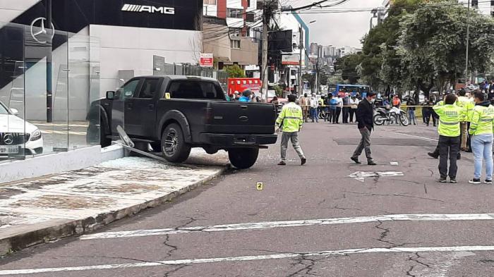 El abogado Harrison Salcedo al momento del ataque viajaba en su camioneta por las avenidas Seis de Diciembre y República, al norte de Quito. Foto: El Universo