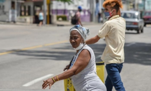 Coronavirus, Indisciplina social durante una cola, Covid-19, cotidiano en las ca
