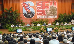 Clausura del 6to Congreso PCC con la presencia del Comandante en Jefe Fidel Castro Ruz. También se encontraban el General de Ejército Raúl Castro Ruz y los otros miembros electos del Buró Político