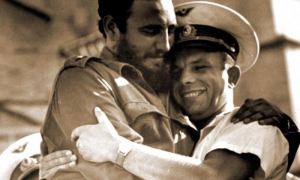 Fidel Castro con Yuri Gagarin en la Plaza de la Revolución.