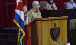Presenta Raúl Informe Central al 8vo. Congreso del Partido Comunista de Cuba