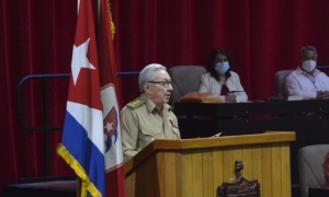 Presenta Raúl Informe Central al 8vo. Congreso del Partido Comunista de Cuba
