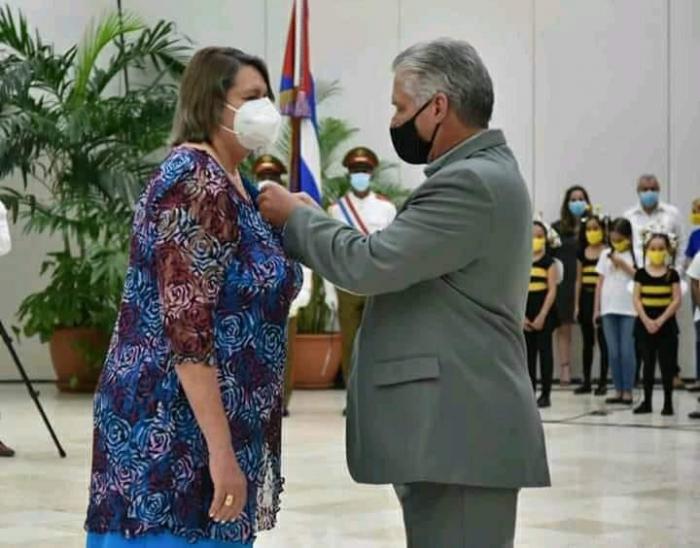 Digna Morales, Heroína del Trabajo de al República de Cuba

 