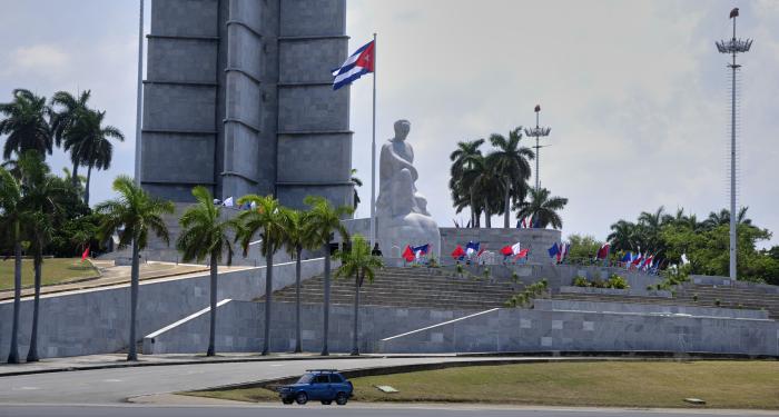 En las plazas y calles de todo el país se podía escuchar, cada Día del Proletariado Mundial, el Himno del Primero de Mayo.