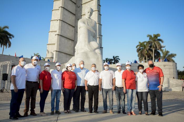 ¡Felicidades trabajadores! Es monumental lo hecho para sobrevivir a la pandemia bajo bloqueo reforzado y, aun así, avanzar. 