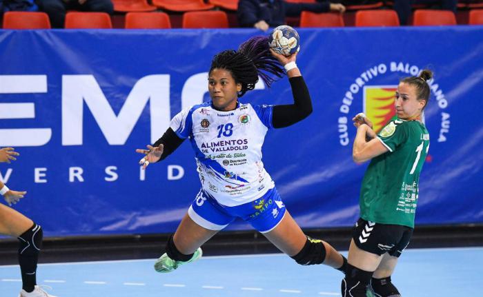 Lorena Téllez - Balonmano - Jugadora del Aula Alimentos Valladolid de la primera división de España.