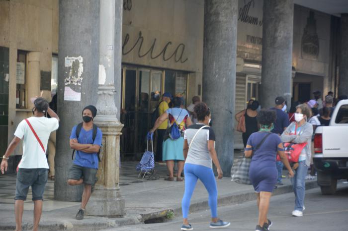 Calles de La Habana en COVID-19. Galiano Prevención contra la Covid-19, Coronavirus, nasobuco