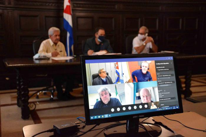 Encuentro virtual entre parlamentarios cubanos e irlandeses. Fotos: J L Beker