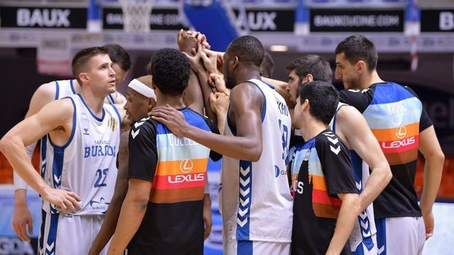 El San Pablo Burgos tras su victoria ante el Happy Casa Brindisi de la fase de grupos de la Champions 2020-2021.