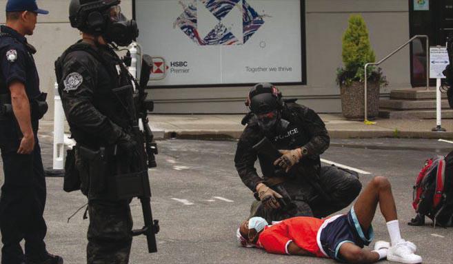 Un estudio reveló que entre 2017 y septiembre de 2020 el número de personas muertas
por disparos a manos de la policía en ee. uu. ascendía a 2 164. FOTO: AFP