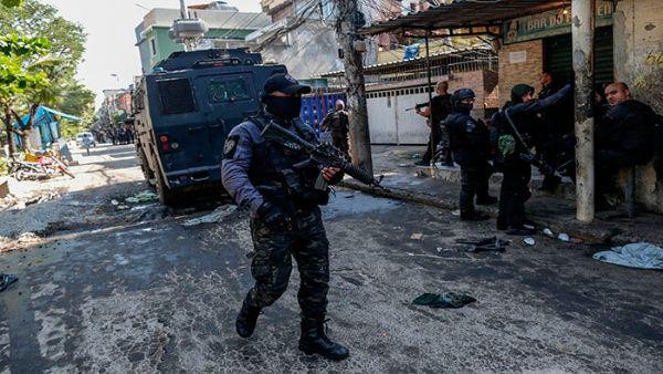 La operación policial, en la que fallecieron al menos 25 personas, es considerada la más letal en la historia del estado de Río de Janeiro.
