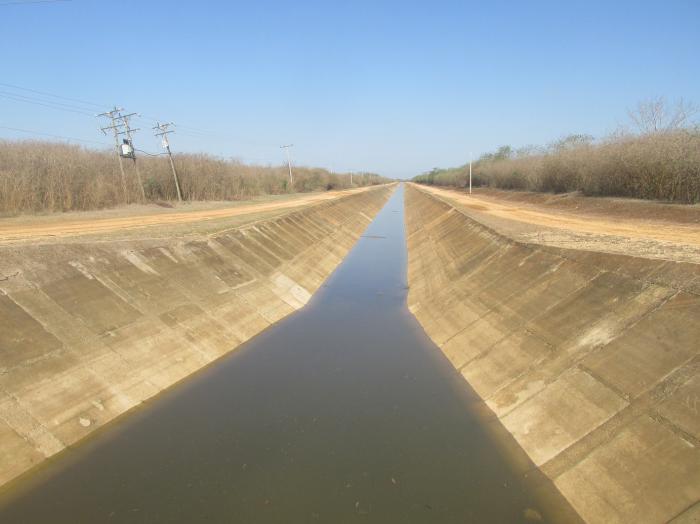 Proceso de llenado del canal magistral Zaza-Ciego de Ávila, en el municipio avileño de Venezuela.