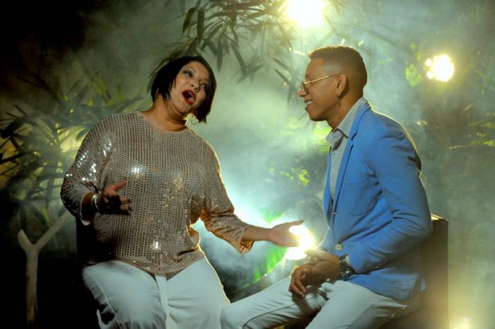 Tania Pantoja y Yasniel Ciscal interpretan el tema Sabes bien, que viene a refrescar la música popular bailable cubana de estos tiempos. 
