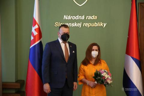 Presidente del Parlamento de la República Eslovaca, Boris Kollar y la embajadora de Cuba en esa nación, Yamila Sonia Pita Montes. Foto: Cubaminrex