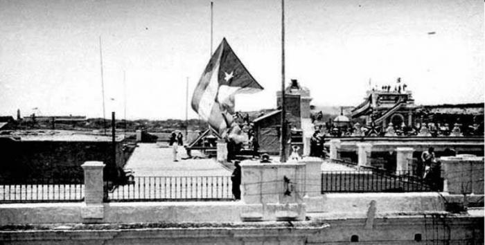 bandera cubana cuba neocolonia Plaza de armas