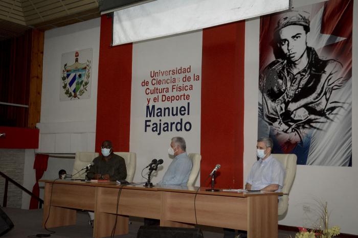 UNVERSIDAD DEPORTE diaz-canel