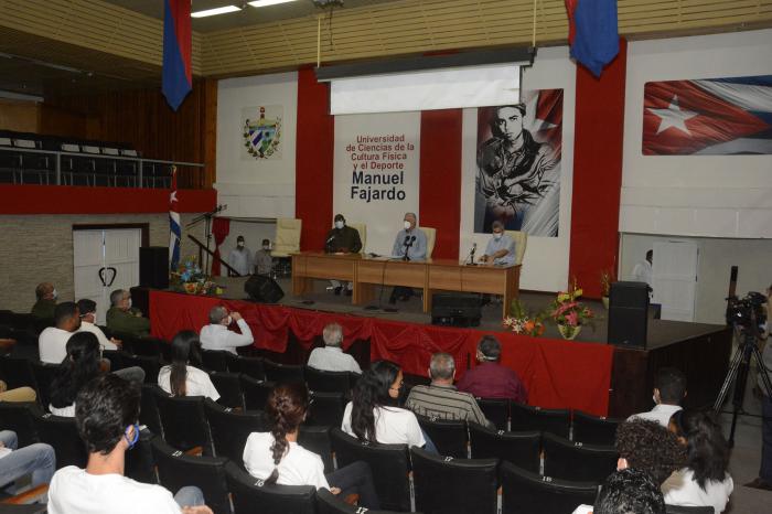 UNVERSIDAD DEPORTE diaz-canel