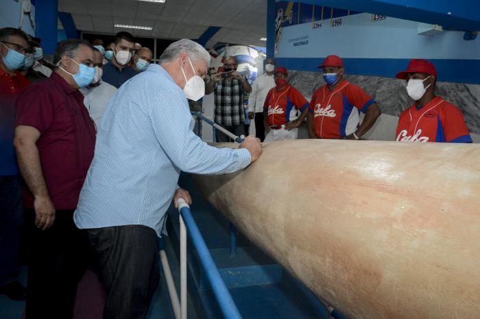 visita al estadio latinoamericano diaz-canel