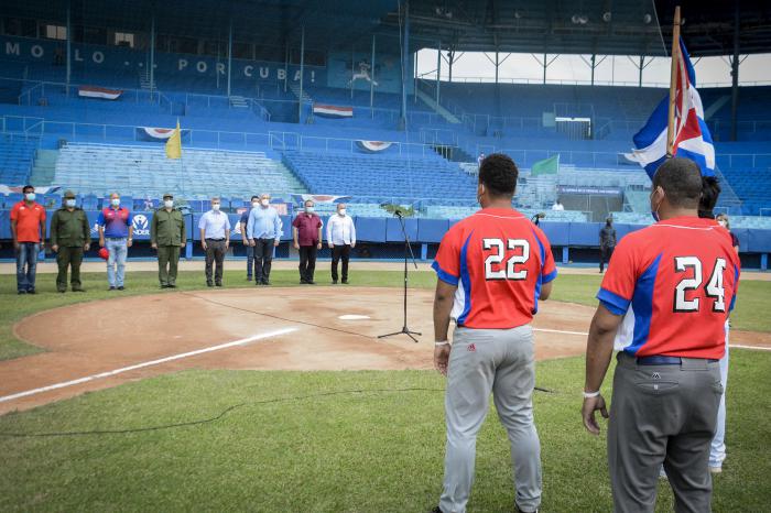 visita al estadio latinoamericano diaz-canel