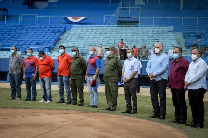 visita al estadio latinoamericano diaz-canel