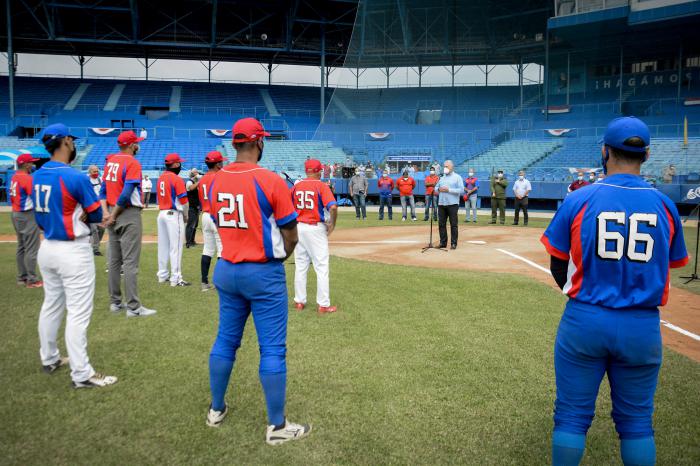 visita al estadio latinoamericano diaz-canel