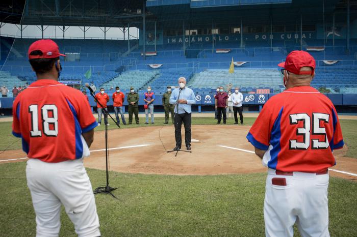 visita al estadio latinoamericano diaz-canel
