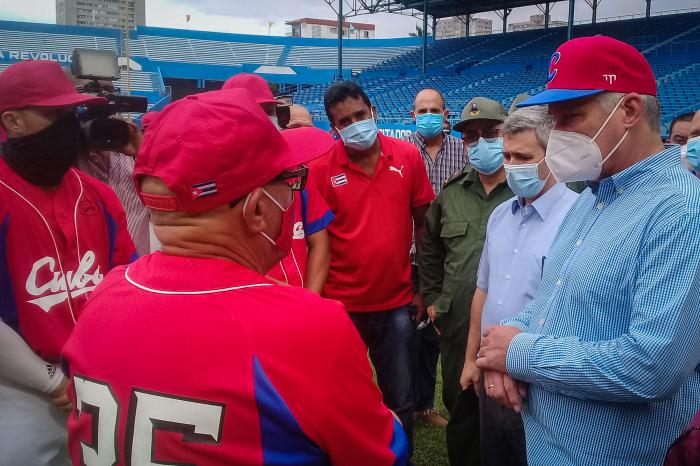 visita al estadio latinoamericano diaz-canel