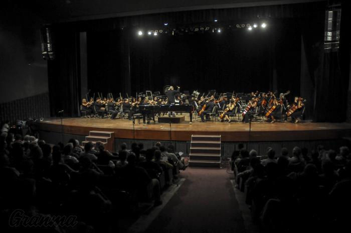 Orquesta Sinfónica Nacional dirigida por Enrique Pérez Mesa, una de las distinguidas en el Cubadisco por Cuba: the legacy. foto: ariel cecilio lemus
