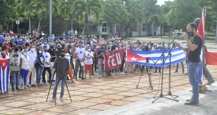 Acto de reafirmacion revolucionaria de los estudiantes y trabajadores de la UCI.